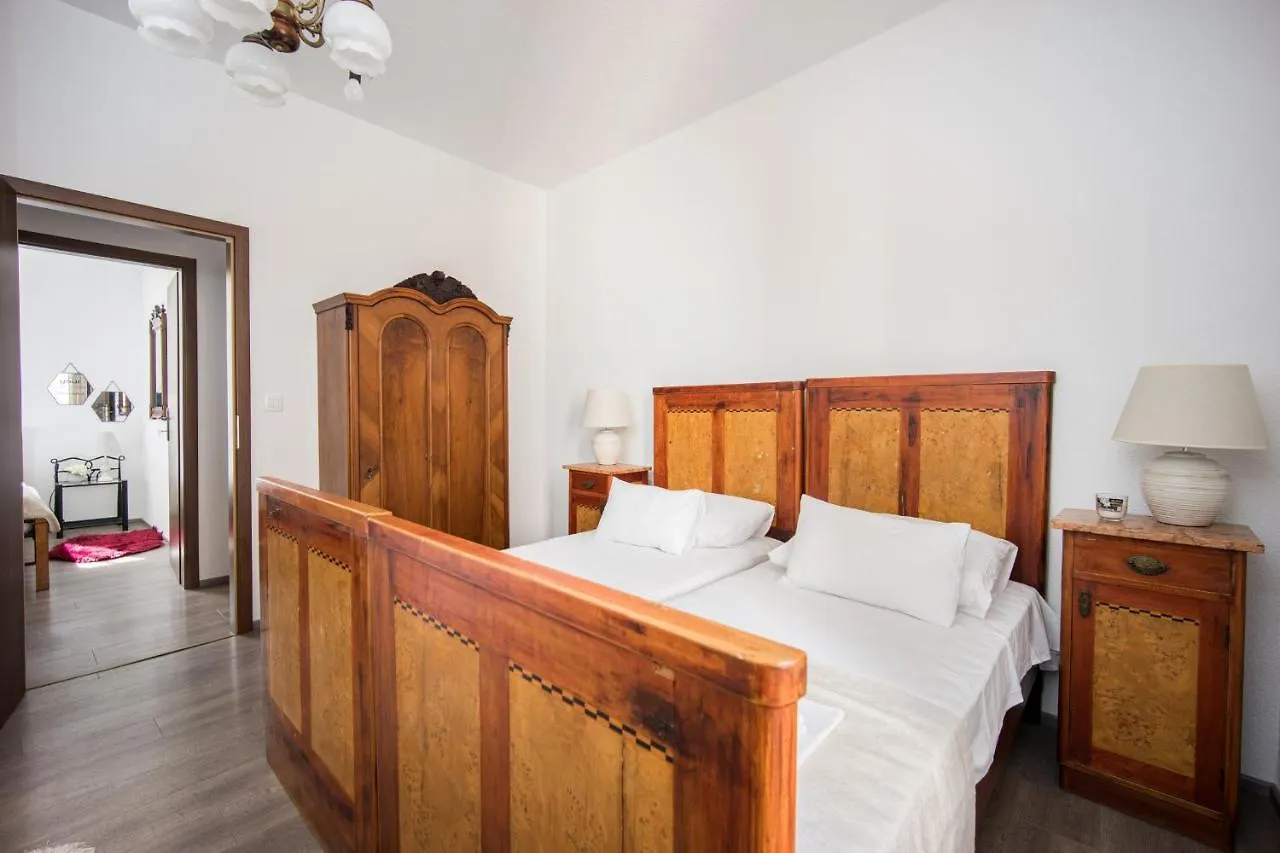 Stonehouse Lino For 6 With Sea View Apartment Trogir